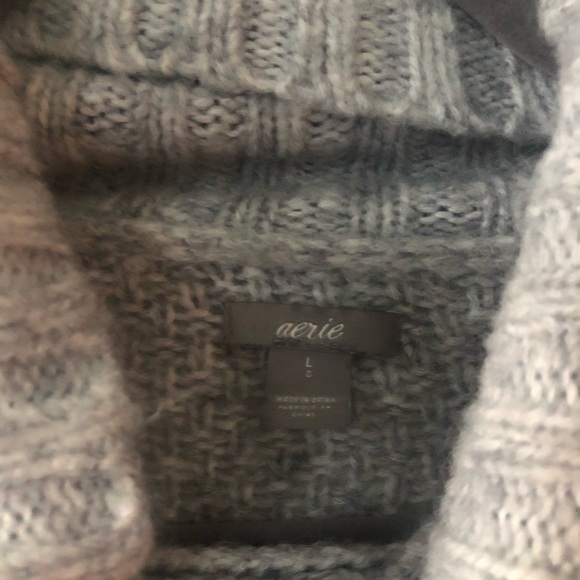 American Eagle | Oversized Turtleneck Sweater - Picture 3 of 5